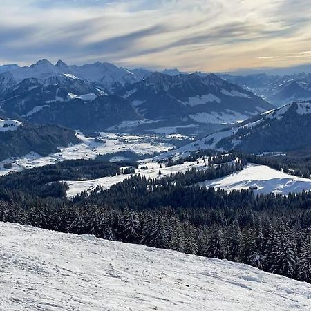 Confortable chalet avec magnifique vue en Gruyère. Charmey Extérieur photo