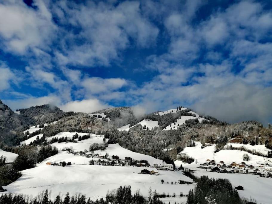 Confortable chalet avec magnifique vue en Gruyère. Charmey Extérieur photo