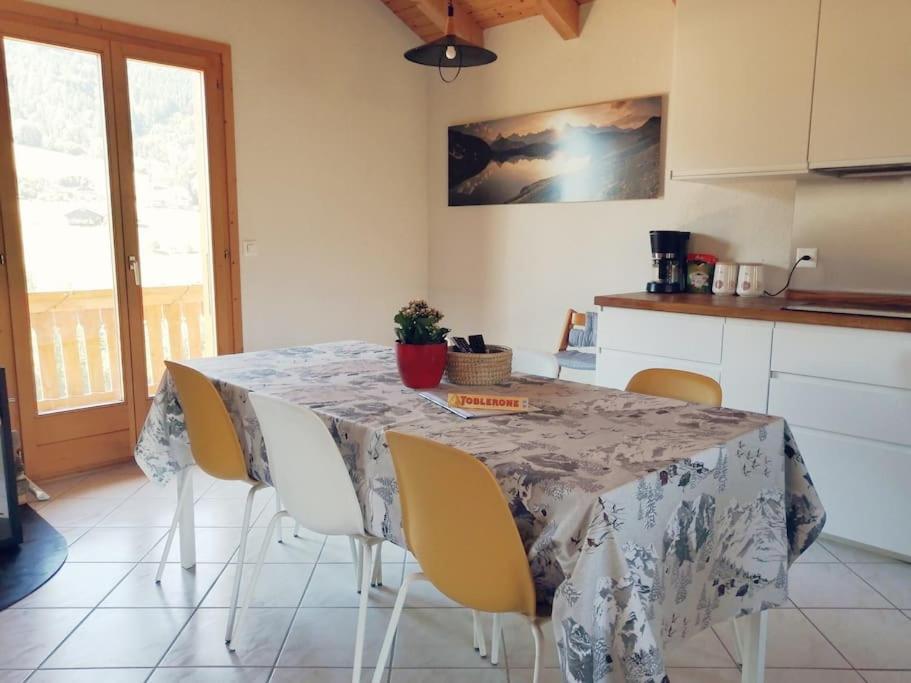 Confortable chalet avec magnifique vue en Gruyère. Charmey Extérieur photo